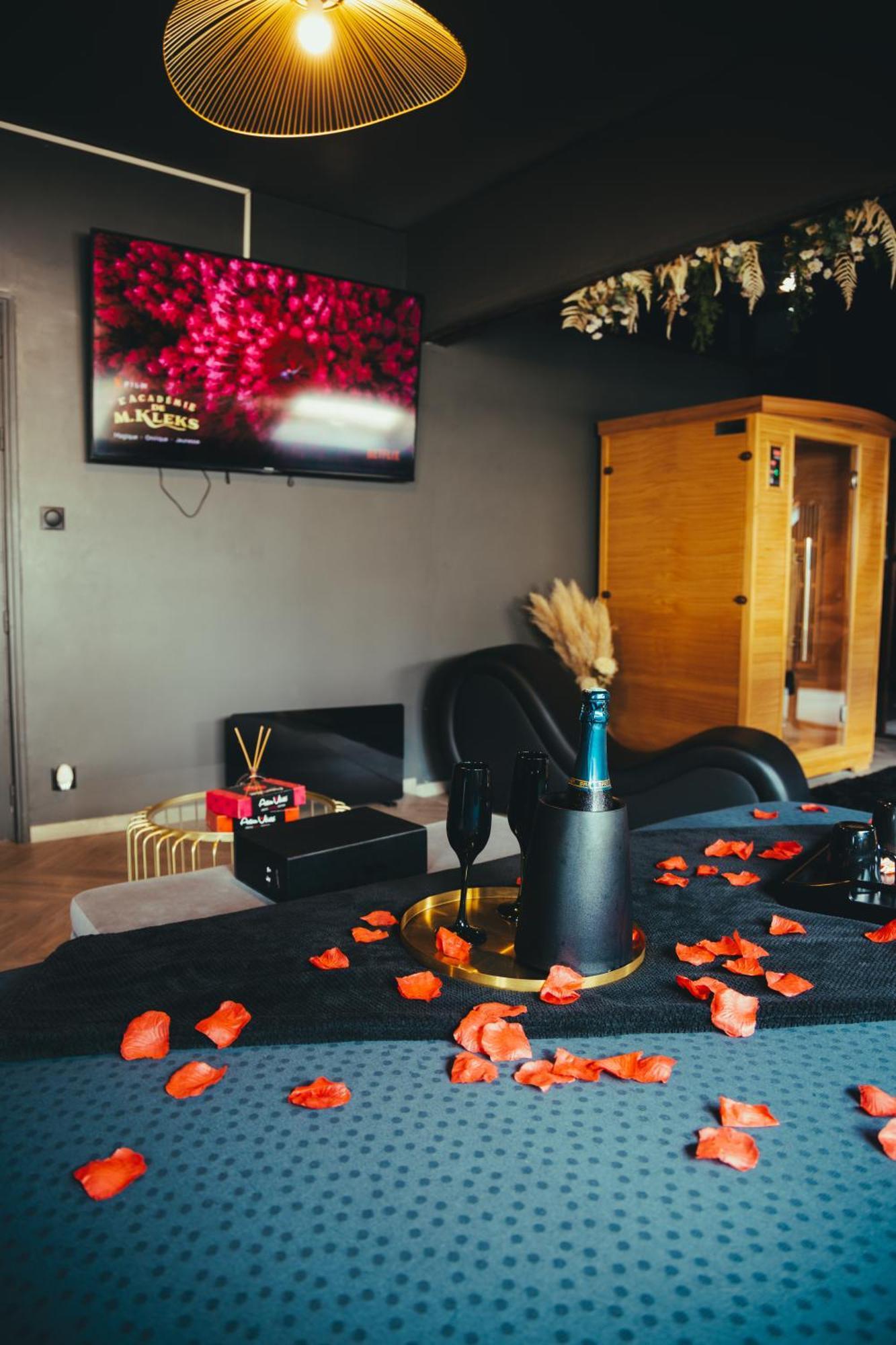 La Marble Room - Suite Balneo & Sauna アンジェ エクステリア 写真