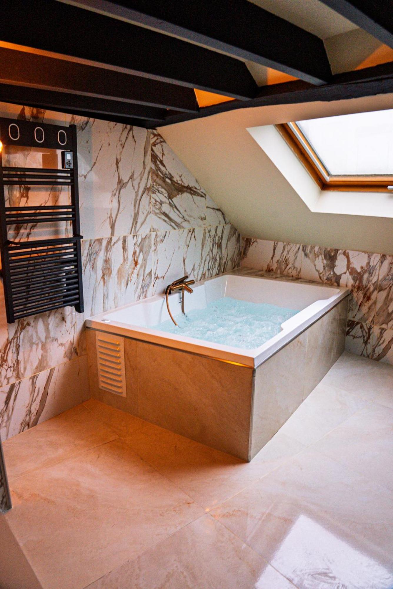 La Marble Room - Suite Balneo & Sauna アンジェ エクステリア 写真