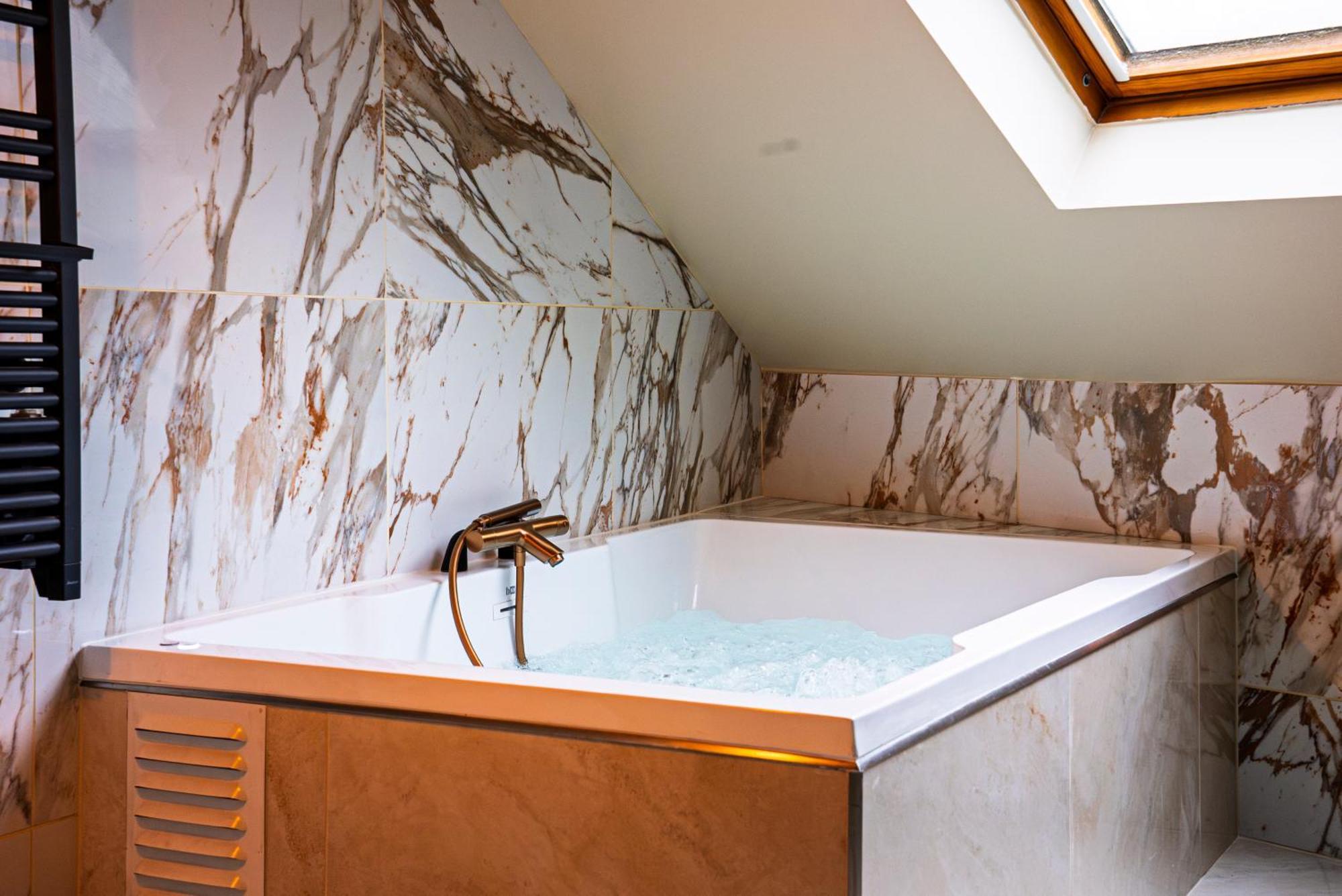 La Marble Room - Suite Balneo & Sauna アンジェ エクステリア 写真